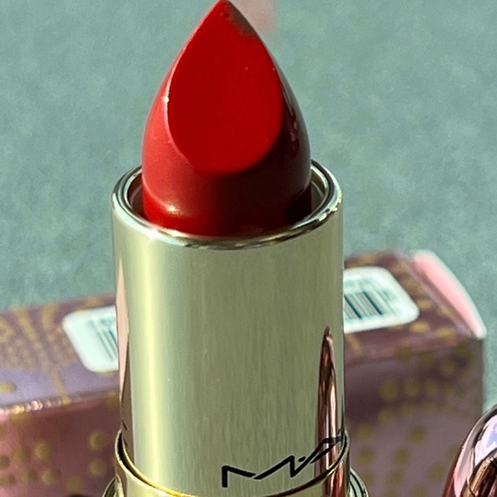 MAC Put A Bow On It Lustreglass Lipstick Bubbles & Bows - Picture 10 of 11